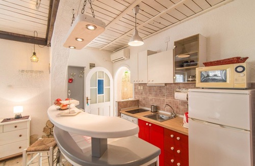 Novi Vinodolski Apartment | Suzy with Common Pool/Apartment Konoba near the Beach