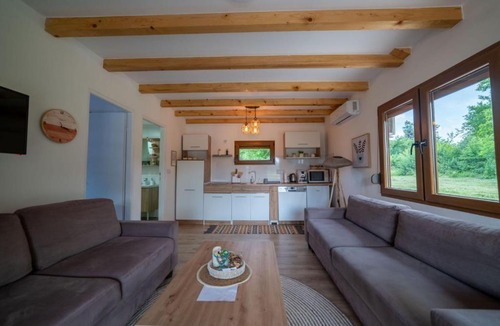 Visoko House | Sweet Home Visoko FREE PARKING, AC, RENT A CAR