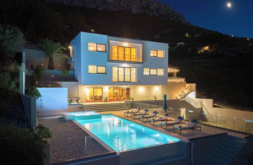 Solin Villa | Tennis, Cinema, Casino - The Mogul Mansion