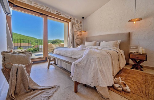 Businci Villa | Tennis, Sauna, Jacuzzi - James Bond Mansion