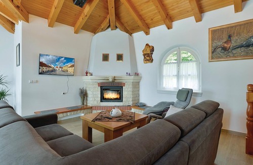 Jalzabet House | The cottage is located in nature, surrounded by vineyards, fruit trees, ornamental plants and other