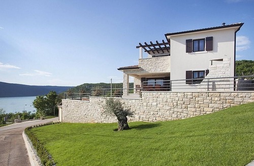 Trget House | The lovely Villa Royal Blue is located in the small, picturesque village of Trget.