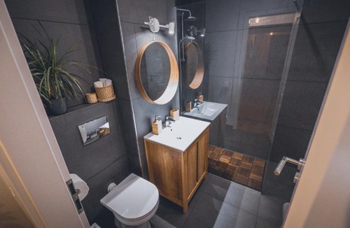 Brasov Apartment | The Retreat - Heartwarming Fireplace 3-Room Apartment