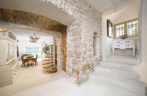 Zaton House | The Stone House