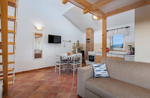 Gabonjin Apartment | The three functionally furnished apartments are located in the small island village of Gabonjin, not