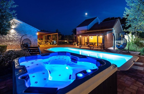 Zemunik Donji House | This beautiful vacation house with pool is located in Zemunik Gornji near Zadar.