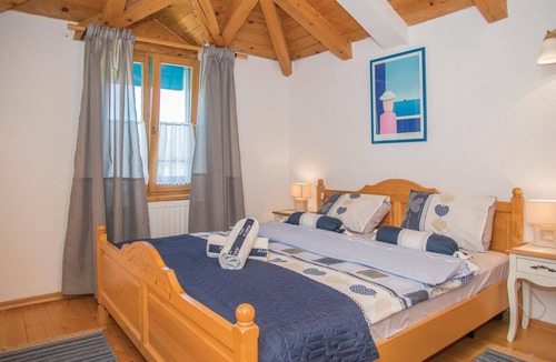 Donji Prolozac House | This beautifully built stone house is located in the interior of Dalmatia.