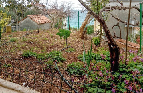 Martinscica Apartment | This compact studio flat is just a stone's throw from the pebble beach.