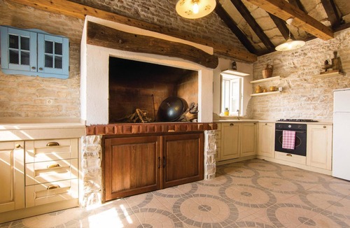 Benkovac House | This country-style holiday home is located in the village of Bukovi near a road.