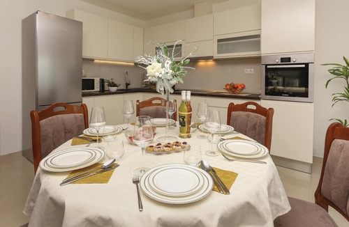 Citluk House | This holiday apartment with pool is located in the village of Bjagi, in the Dalmatian countryside.