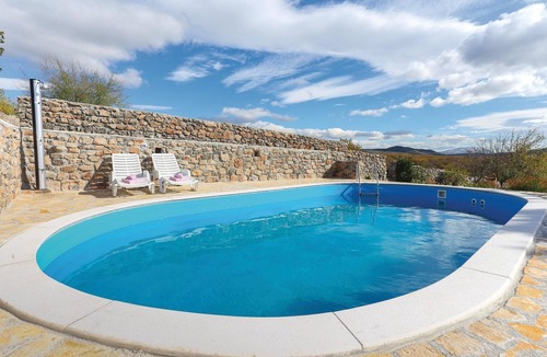 Trilj House | This holiday home with pool is peacefully located and surrounded by unspoilt nature.