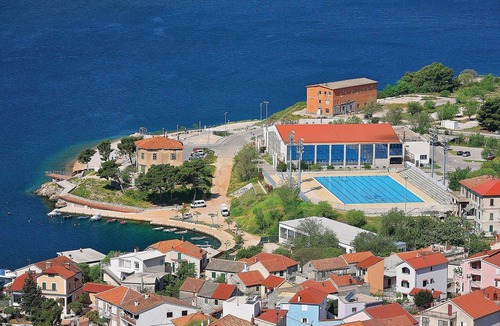 Gornje Planjane House | This luxuriously furnished holiday home is situated on a 1400 m² plot.