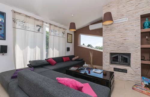 Pisarovina House | This modern vacation home is located about twenty kilometers from Zagreb in the beautiful nature, su
