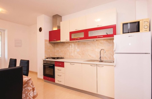 Bilice Apartment | This simply and functionally furnished apartment is located in the small village of Bilice and is on