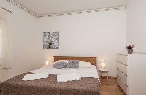 Velim House | This spacious vacation house consists of the first floor and the second floor, which are connected b