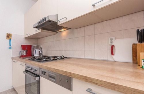 Nadin House | This stone holiday house is located in the old village core of Nadin.