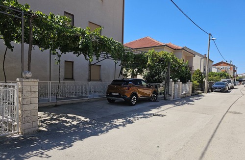 Kastel Novi Apartment | Three bedroom apartment with terrace Kaštel Štafilić, Kaštela (A-20662-a)