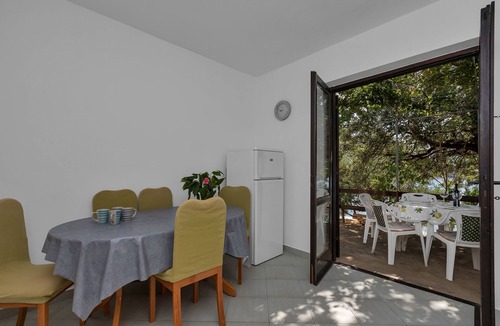 Pokrivenik Apartment | Three bedroom apartment near beach Cove Pokrivenik (Hvar) (A-5223-b)