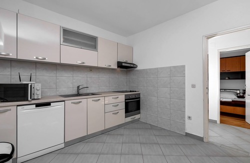 Pokrivenik Apartment | Three bedroom apartment near beach Cove Pokrivenik (Hvar) (A-5223-b)