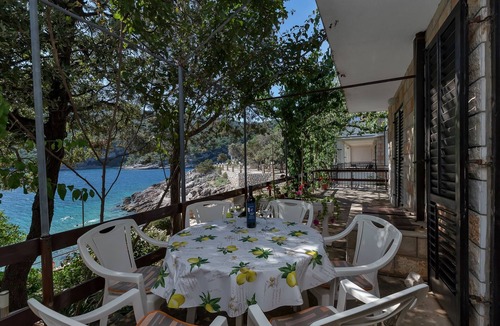 Pokrivenik Apartment | Three bedroom apartment near beach Cove Pokrivenik (Hvar) (A-5223-b)