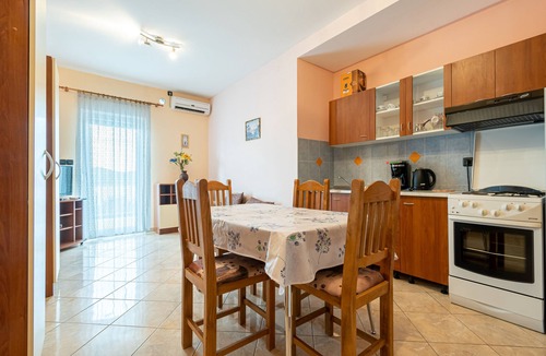 Posedarje Apartment | Three bedroom apartment with terrace and sea view Posedarje, Novigrad (A-21123-b)