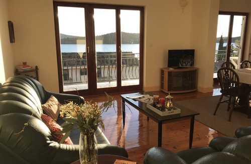 Zaboric Apartment | Three bedroom apartment with terrace and sea view Žaborić, Šibenik (A-16393-a)