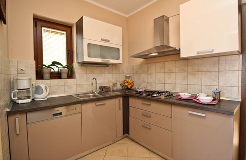 Soline Apartment | Three bedroom apartment with balcony and sea view Soline, Krk (A-19198-b)