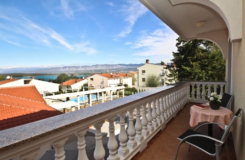 Soline Apartment | Three bedroom apartment with balcony and sea view Soline, Krk (A-19198-b)