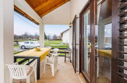 Lovinac Apartment | Three bedroom apartment with terrace Lovinac, Velebit (A-21748-a)