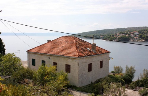 Sumartin Apartment | Three bedroom apartment near beach Sumartin, Brač (A-5771-a)