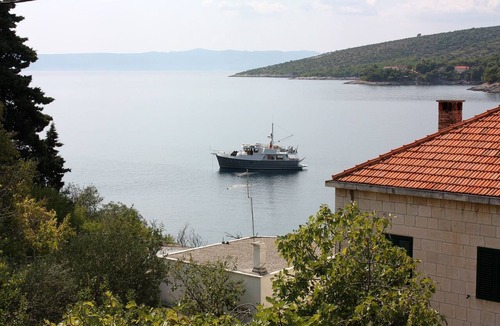 Sumartin Apartment | Three bedroom apartment near beach Sumartin, Brač (A-5771-a)