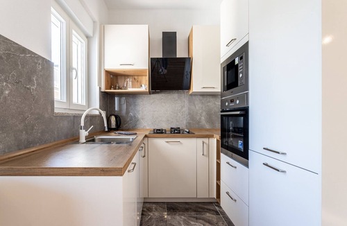 Vinisce Apartment | Three bedroom apartment near beach Vinišće, Trogir (A-22920-a)
