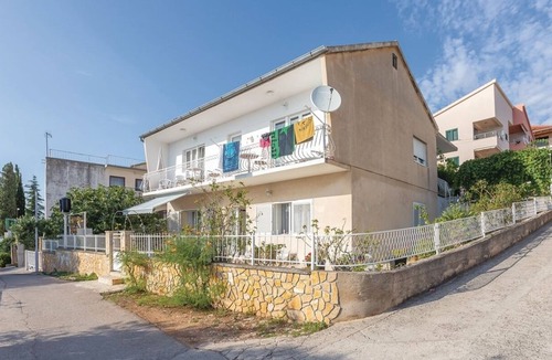 Brodarica Apartment | Three bedroom apartment near beach Brodarica, Šibenik (A-921-a)