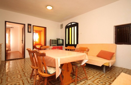 Zdrelac Apartment | Three bedroom apartment near beach Ždrelac, Pašman (A-8405-a)