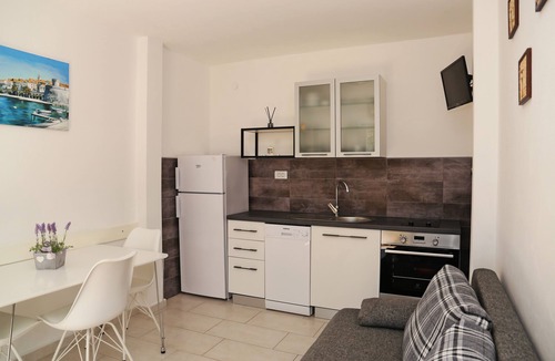 Zrnovo Apartment | Three bedroom apartment with a swimming pool Tri Žala, Korčula (A-558-e)