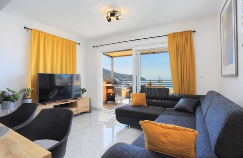 Igrane Apartment | Three bedroom apartment near beach Igrane, Makarska (A-18405-c)