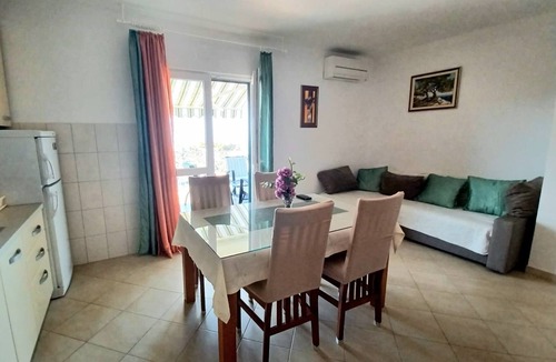 Sevid Apartment | Three bedroom apartment with terrace and sea view Sevid, Trogir (A-16111-a)