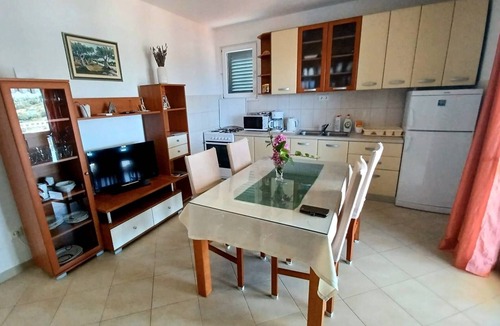 Sevid Apartment | Three bedroom apartment with terrace and sea view Sevid, Trogir (A-16111-a)