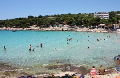 Susica Apartment | Three bedroom apartment with a swimming pool Murter (A-22942-a)