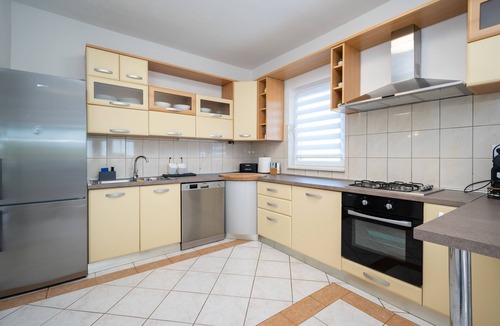 Ljubac Apartment | Three bedroom apartment with a swimming pool Ljubač, Zadar (A-5831-a)