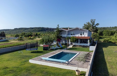 Ljubac Apartment | Three bedroom apartment with a swimming pool Ljubač, Zadar (A-5831-a)