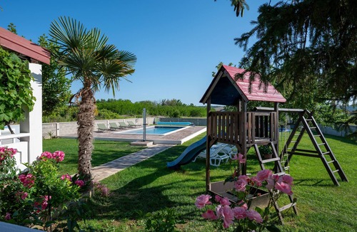 Ljubac Apartment | Three bedroom apartment with a swimming pool Ljubač, Zadar (A-5831-a)