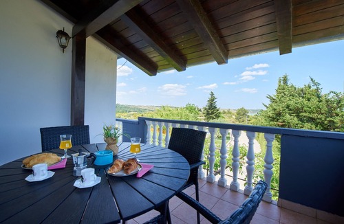 Ljubac Apartment | Three bedroom apartment with a swimming pool Ljubač, Zadar (A-14148-a)