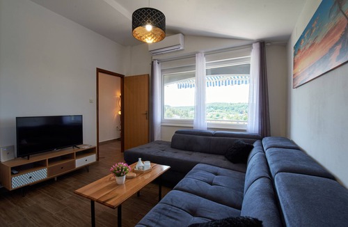 Ljubac Apartment | Three bedroom apartment with a swimming pool Ljubač, Zadar (A-14148-a)