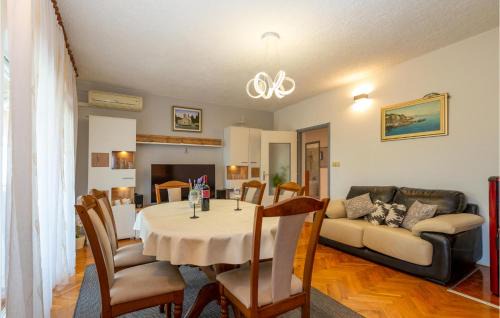 Rovanjska Apartment | Three-Bedroom Apartment In Rovanjska