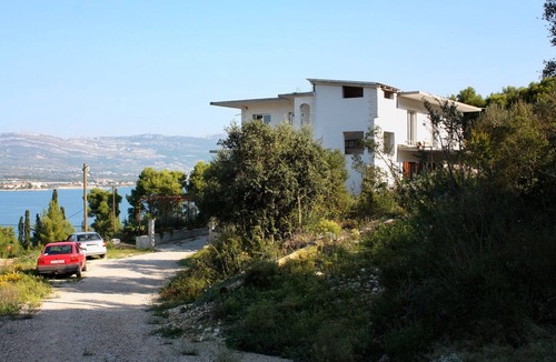 Arbanija Apartment | Three bedroom apartment with balcony and sea view Arbanija, Čiovo (A-5228-e)