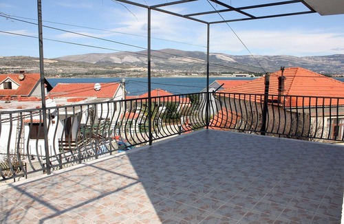 Mastrinka Apartment | Three bedroom apartment with terrace and sea view Mastrinka, Čiovo (A-4836-a)