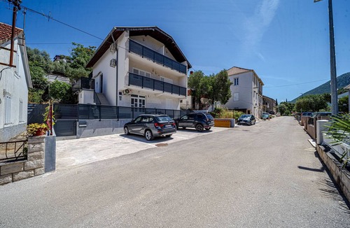 Trpanj Apartment | Three bedroom apartment with terrace Trpanj, Pelješac (A-24922-a)