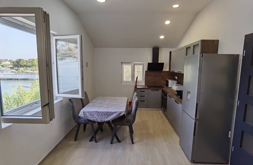 Batalaza Apartment | Three bedroom apartment near beach Ugljan (A-19580-a)