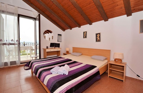 Ugljan Apartment | Three bedroom apartment near beach Ugljan (A-8262-b)